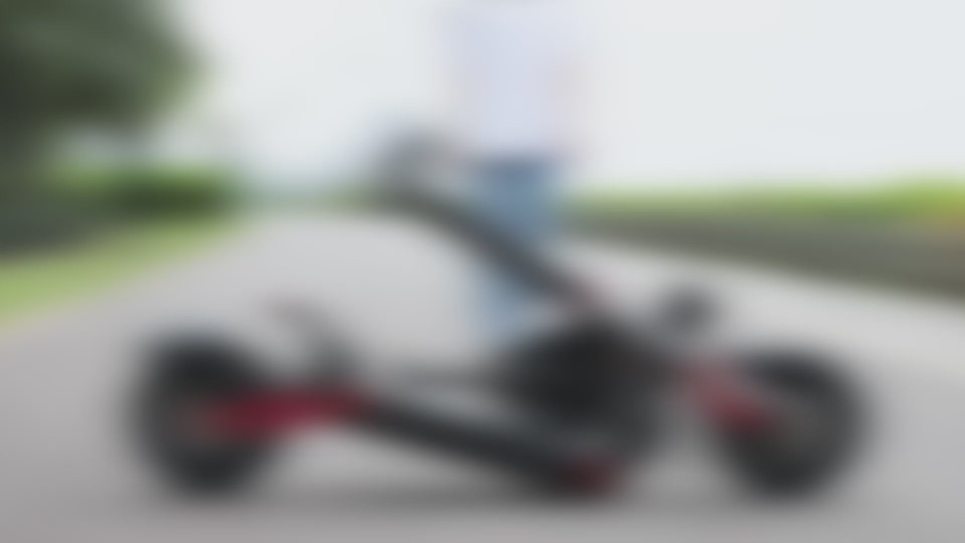 Load video: 2000W 21Ah Off-Road Alloy Electric Scooter large display screen